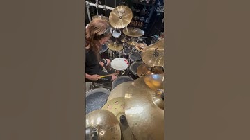 Thumbnail of Drum fill song intro 🤘🏻🥁 #drums #drummer #drumcam #drumfill #drumfills #drumming #drumroll #drum