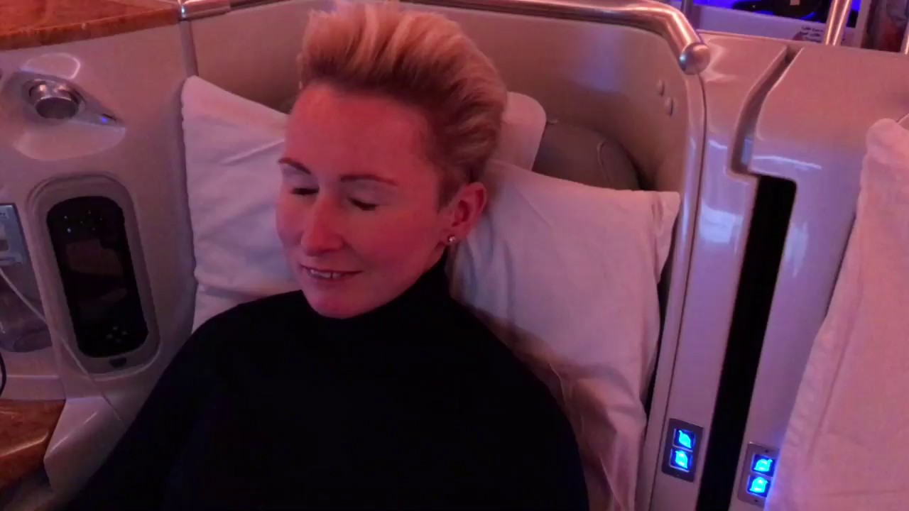 Check It Out Emirates Business Class A 380 Dusseldorf Nach Dubai Phenomenal Flight Experiance Youtube