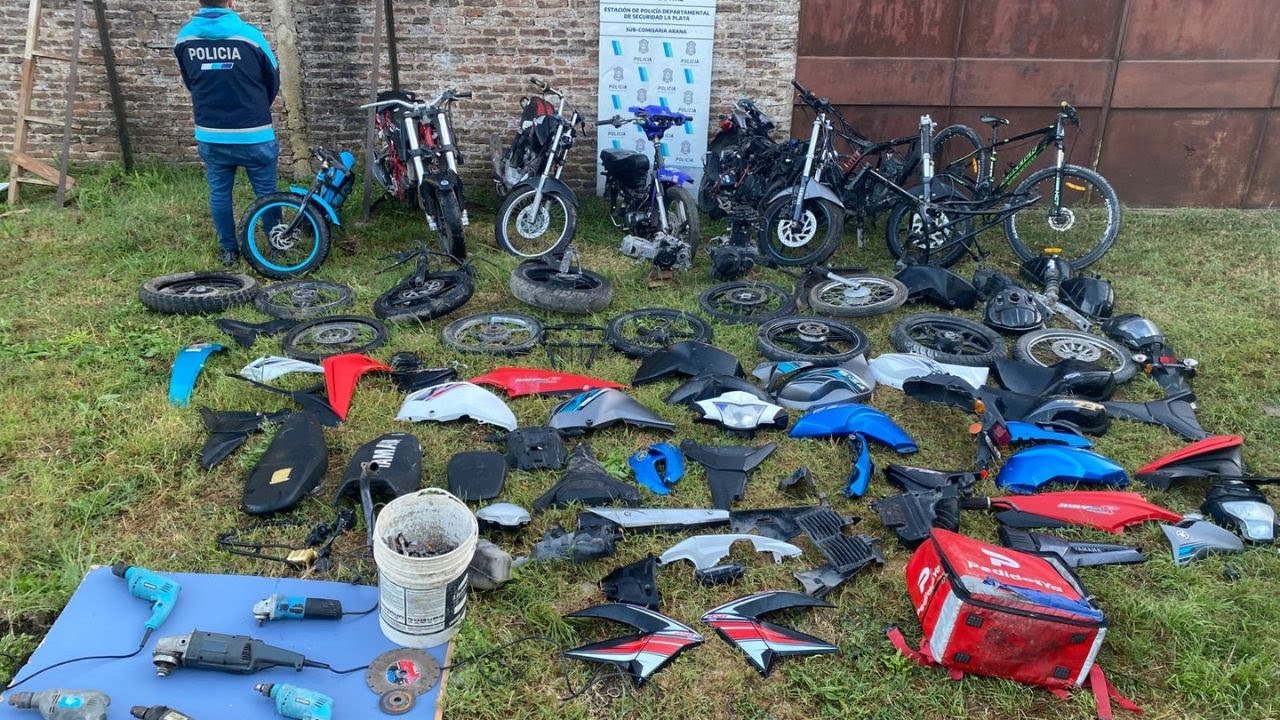 Operativo policial en La Plata: drogas, armas y desarmadero desarticulado