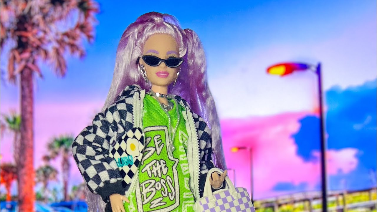 UNBOXING NEW BARBIE EXTRA DOLL NUMBER 18!(Checking out her accessories, hair and outfit)