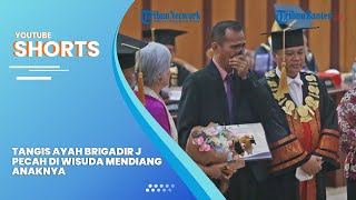 Tangis Ayah Brigadir J Pecah di Wisuda UT Pamulang Saat Terima Ijazah Mendiang Anaknya
