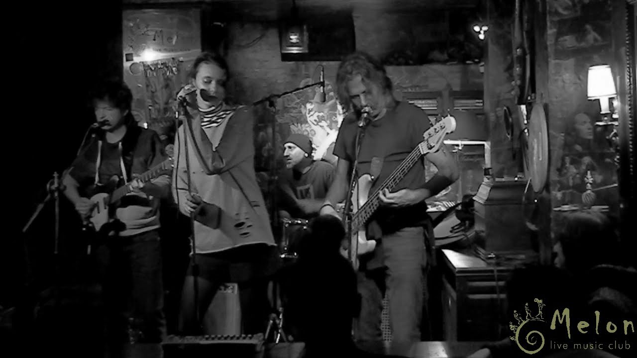 РЕВЮ - ВОЛНИ ДО ГРОБ