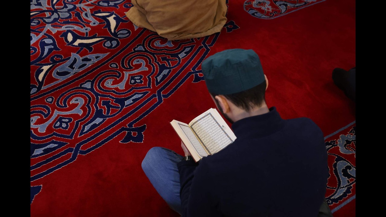 Mukabela iz ugla učača - priča hafiza koji decenijama uče hafisku mukabelu u Begovoj džamiji