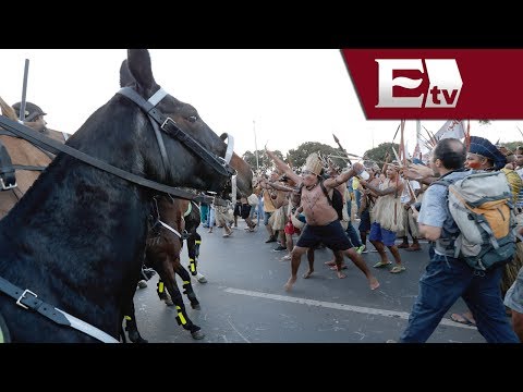 Indígenas y policías chocan en Brasilia contra realización del Mundial Brasil 2014/ Global