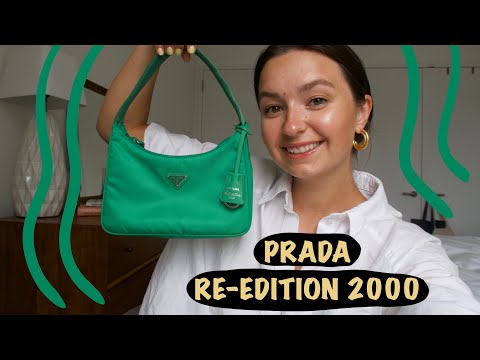 What's in my Bag: Prada Re-edition 2000 Nylon Bag - YouTube