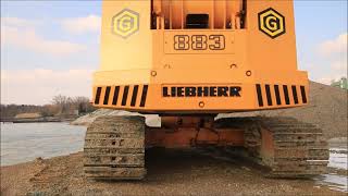 Liebherr HS883HD digs gravel