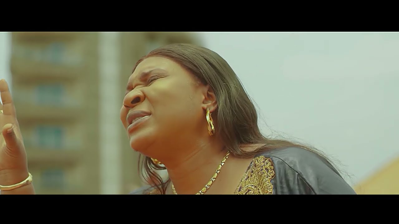 L'or Mbongo - KOMBO NA YESU  (Clip Officiel)