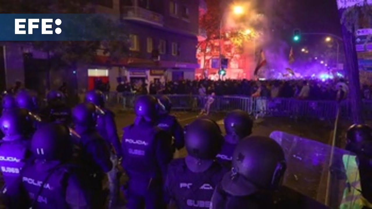 La decimotercera noche de protestas en Ferraz acaba con 15 detenidos y ...