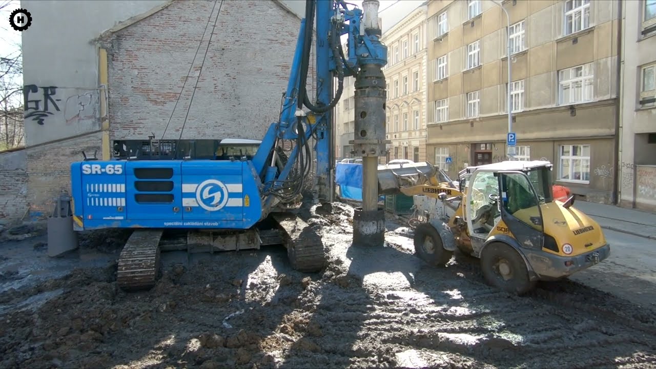 Vrtačka v blátě - náročné podmínky na stavbě v době Covidu