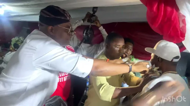 GOOD CASH RAINED ON SHINER OMO ODETUNDE AT HIS BIRTHDAY SOIREE ,WATCH IT