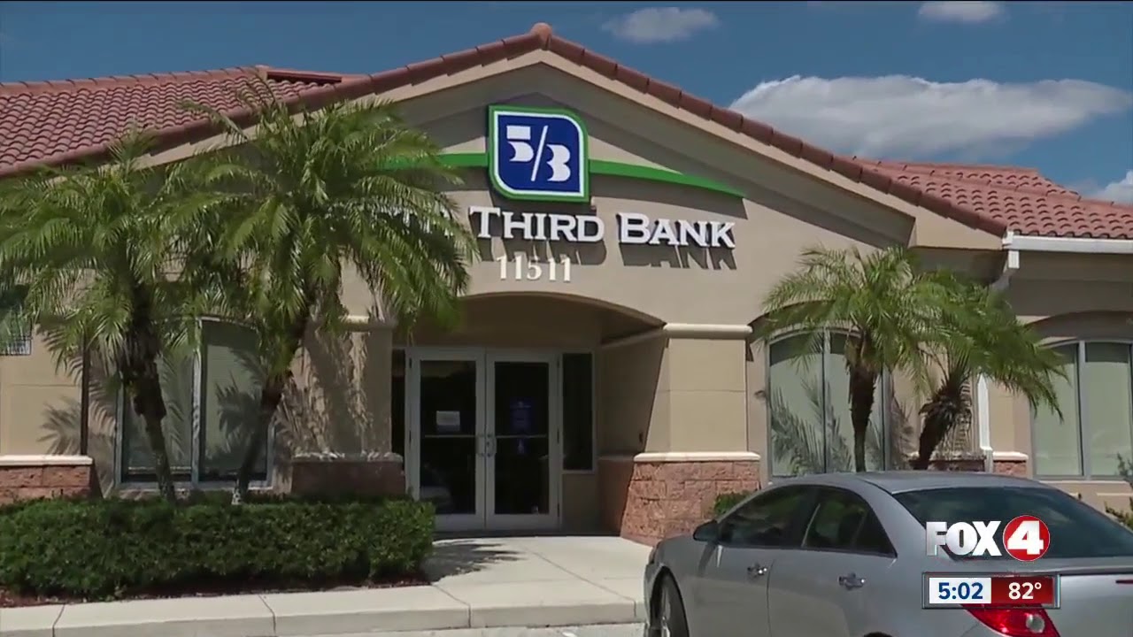 Bank robbery attempted at Fifth Third Bank in Fort Myers - YouTube