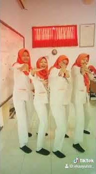 Tik tok *Aku ingin kau ada di sini*.