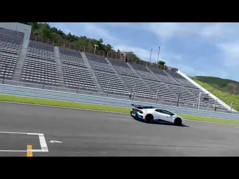 Lamborghini Huracán STO on the track (2)