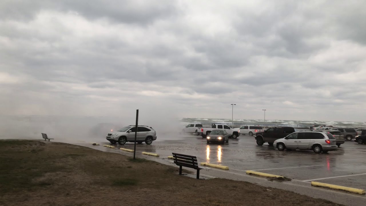 Ludington MI Parking Lot / Car Wash during Nov 15 2020 storm short