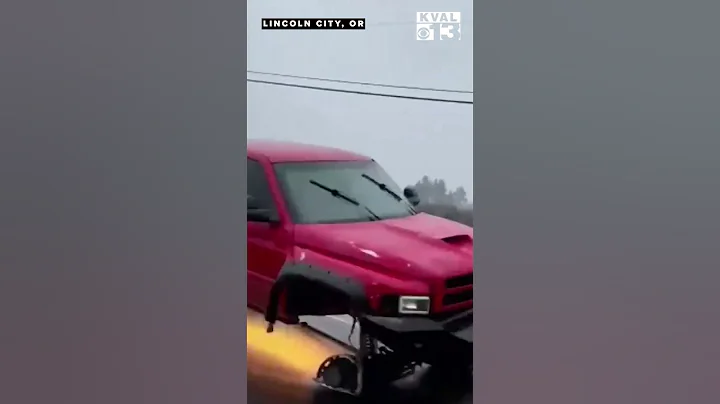 Wanted man speeds down Hwy 101, caught by construction workers after running from police