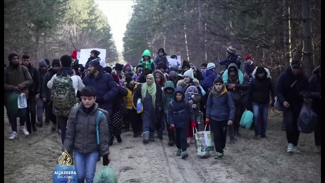 لاجئون يحتجون في صربيا ويطالبون بالدخول إلى المجر