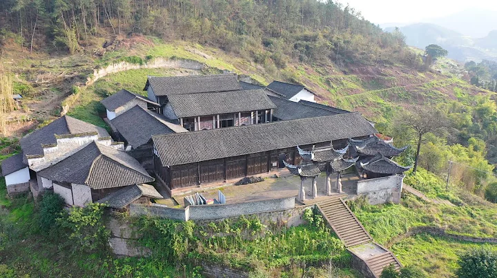 An uninhabited ancient temple in the mountains of Chongqing - 天天要闻