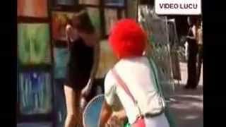  Lucu  Aksi  Jahil  Ngintip  Rok Mini   Cewek Seksi  Keliatan  Cd Nya   Asli