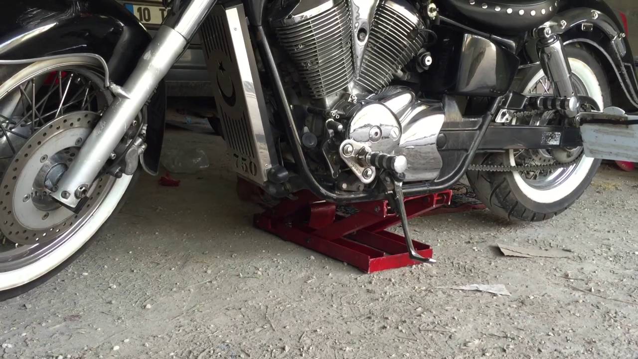 Our homemade motocycle lift lifting Shadow 750 ACE