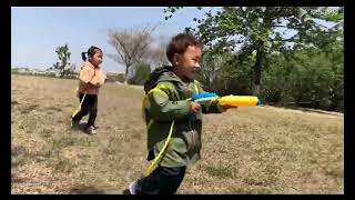 Pistola Arminha Infantil Brinquedo Lança Água Splash Mochila screenshot 3