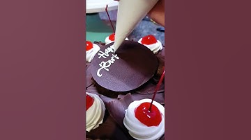 Thumbnail of menulis ucapan pda kue blackforest menggunakan butter cream