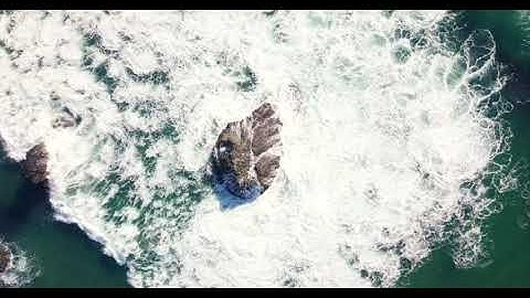 Waves Crashing 4K Motion Background - Free VJ Loops 2020 | Free Video Background