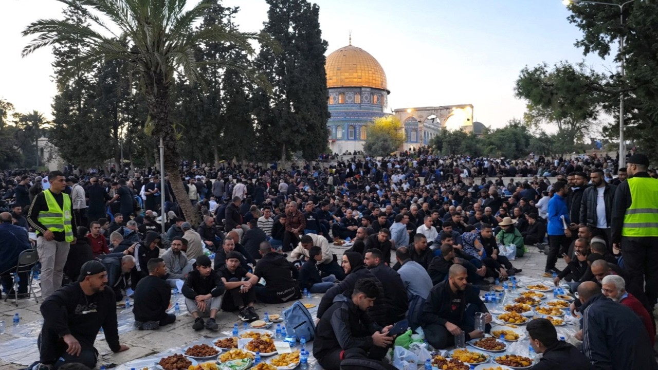 Ramadan Iftar in Al AQSA Mosque | Peaceful Maghrib Prayer