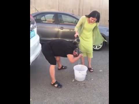 funny-japanese-couple---washing-hair-and-gets-knocked-over