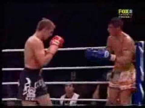 Muay Thai Grudge fight Mckinnon vs Carnage rd4