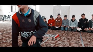((فيديو مؤثر ))لحظة ختم القرآن الكريم للطالب أحمد حسان الموسى في معهد استقم