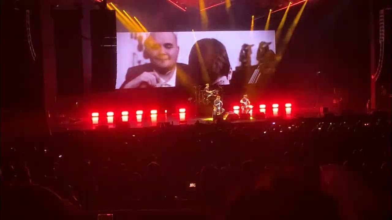 2Cellos - Wake Me Up (Avicii cover) - Live at Concord Pavilion 2022 2Cellos - Wake Me Up (Avicii cover) - Live at Concord Pavilion 2022