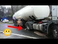 🔴😱Camión ATASCADO Cruzado  Derrapando en San Sebastián😬 Total IDIOTS TRUCKS Rescuing