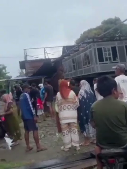 Angin puting beliung yang menerjang Desa Jampue, Kecamatan Lanrisang, Kab Pinrang, Sulawesi Selatan.