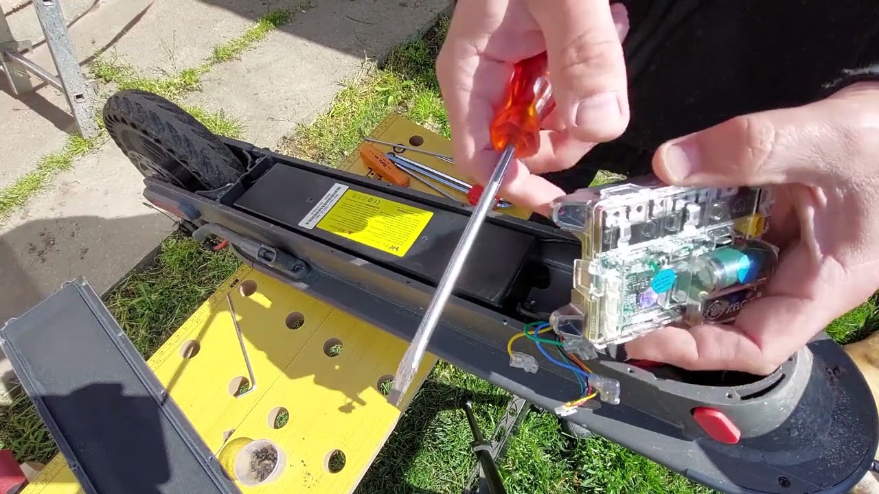 Elektromos roller eső utáni hibakeresése és a tök más bajának megjavítása. :)  2023-04-26