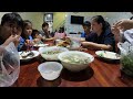 Hea boy  family meal time  yummy  delicious  mom cooks  happy family  enjoy watching  2021