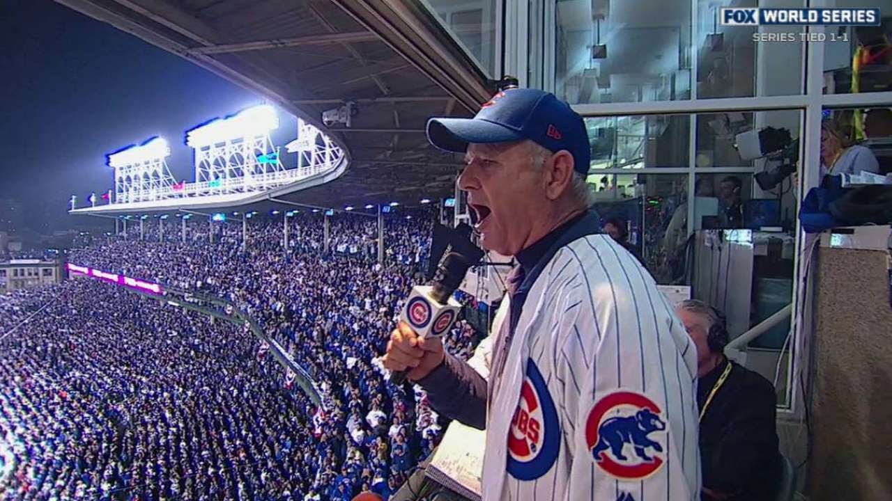 WS2016 Gm3 Murray sings during 7th-inning stretch