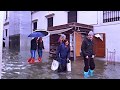 A walk with bare feet or boots in Venice at high tide - Special moments