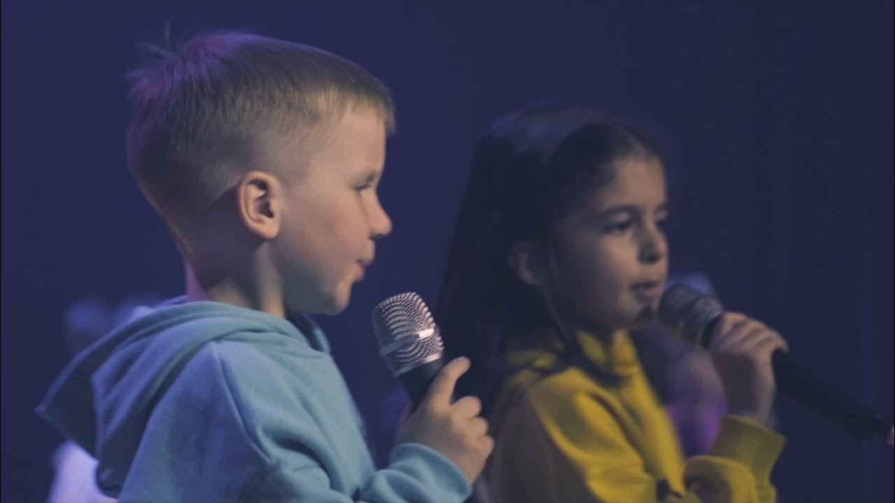 Мирова падаем и взлетаем. Падаем и взлетаем маша мирова. падаем и взлетаем. падаем взлетаем минус маша мирова. падаем и взлетаем мирова на сцене.