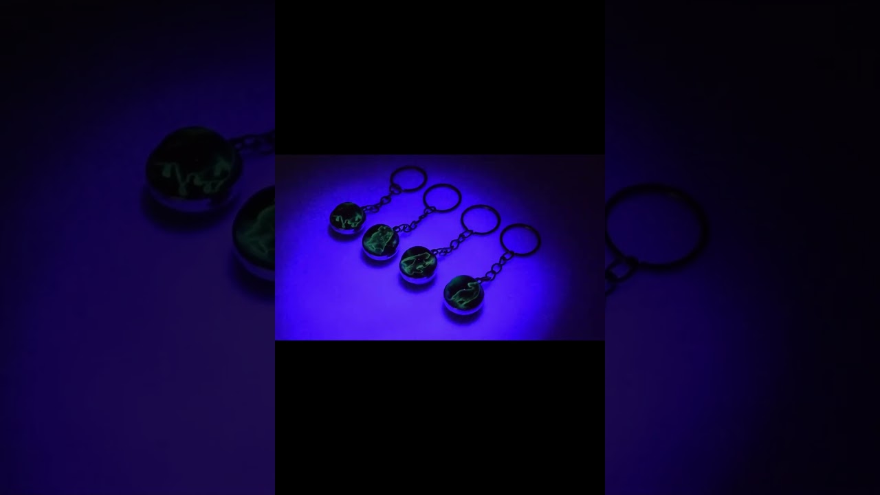 🌟 Carry the Magic of the Night Sky with Our Luminous Star Sign Keychain! 🌙