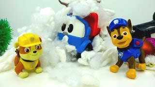 Leo Junior steckt im Schnee fest. Lehrreiche Videos.