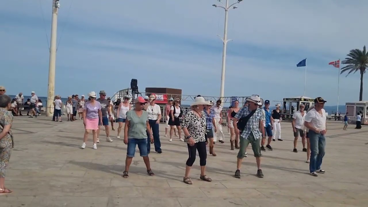 ⁣CANET EN ROUSSILLON #PLACE DE LA MÉDITERRANÉE #FRANCE