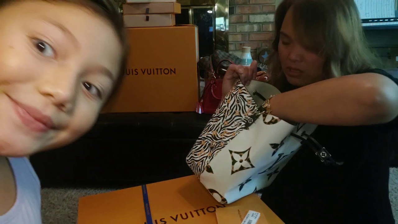 UNBOXING LOUIS VUITTON MONOGRAM GIANT JUNGLE COLLECTION - YouTube