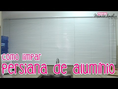 coloque um vestido e um batom