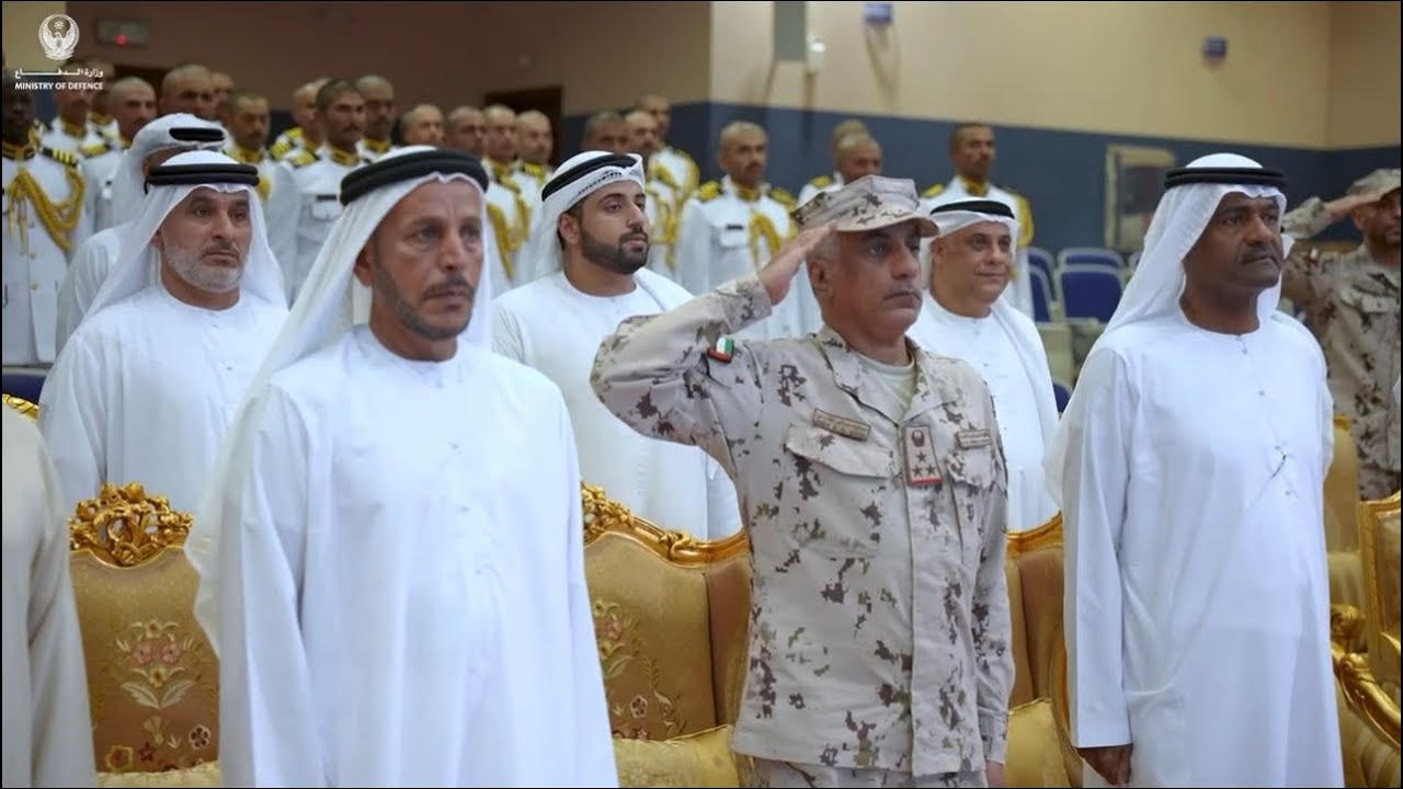 لقاء ودي بين كبار الضباط وضباط الصف المتقاعدين والمرشحين البحريين