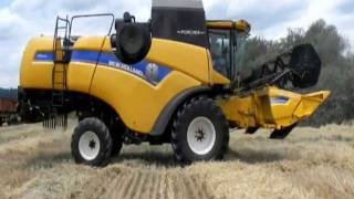 Moisson de l'orge/barley harvest 2011 with the New New Holland CX 5080 in France