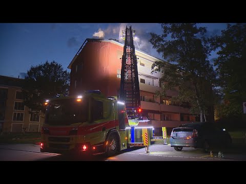 Uster ZH: Feuer in Mehrfamilienhaus