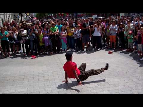 Amazing French breakdancing on the Champs Elysees