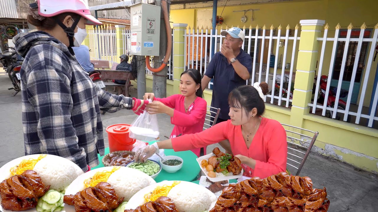 Có Lò Nướng Mới, Bán CƠM GÀ NƯỚNG Mỏi Tay Trước Cổng Trường Học