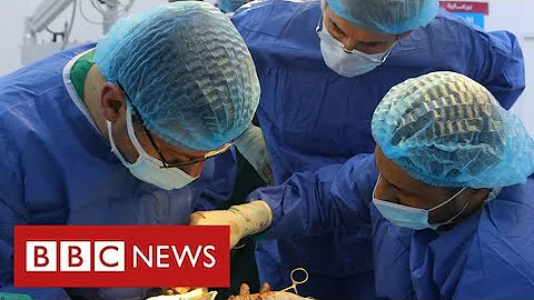 Leading surgeon trains Ukraines doctors to treat w...