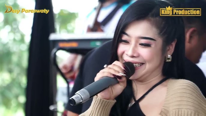 Eshakda juda katta sik Yapon ayolni erining oldida siking